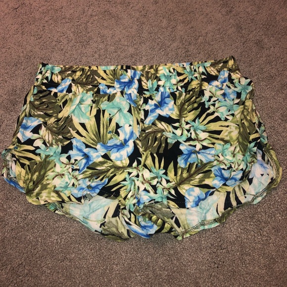 Urban Outfitters Pants - Staring at Stars shorts Urban Outfitters Pants - Staring at Stars shorts